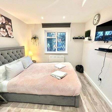Golden Residences - Oakway Feltham 외부 사진
