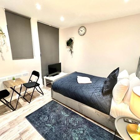 Golden Residences - Oakway Feltham 외부 사진