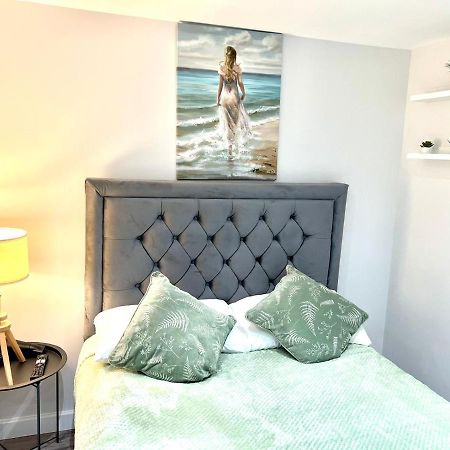 Golden Residences - Oakway Feltham 외부 사진