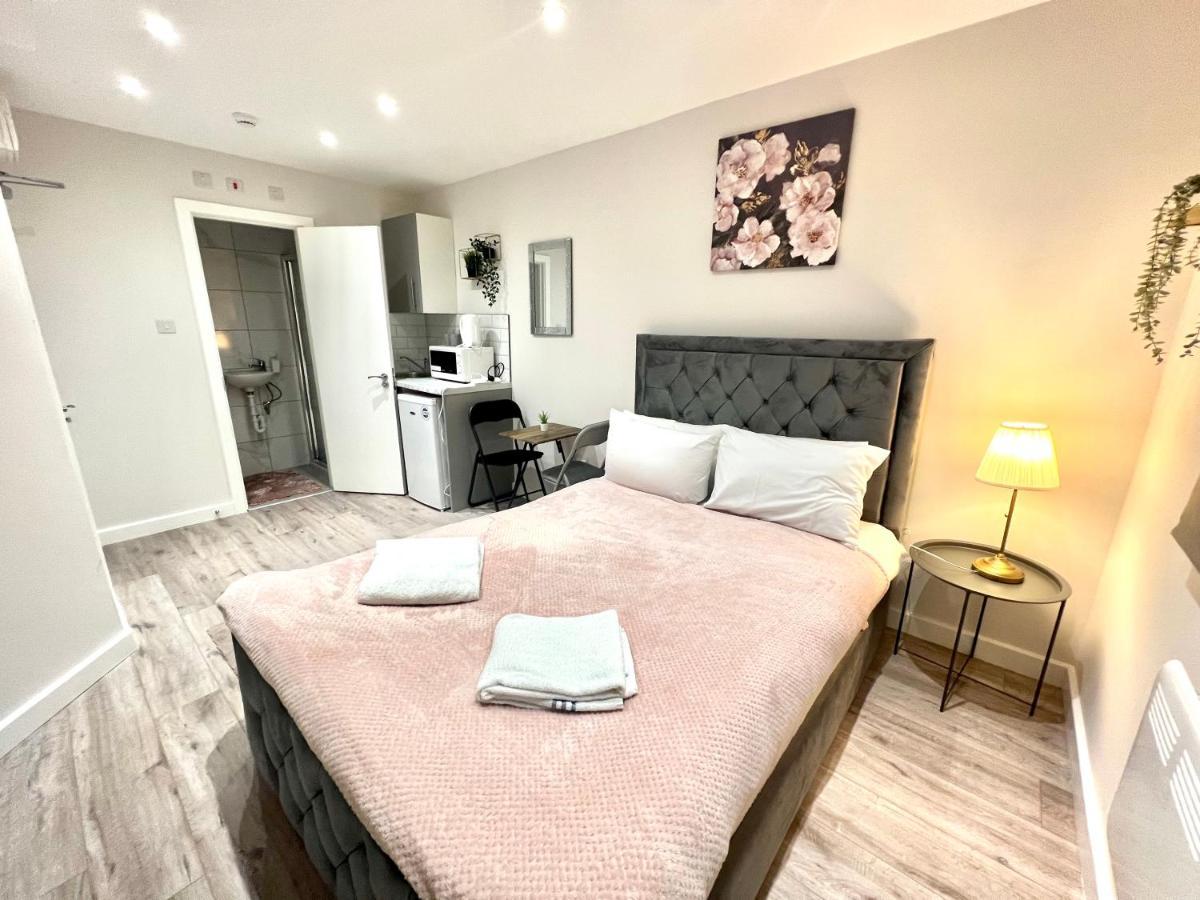 Golden Residences - Oakway Feltham 외부 사진
