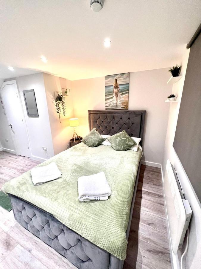 Golden Residences - Oakway Feltham 외부 사진
