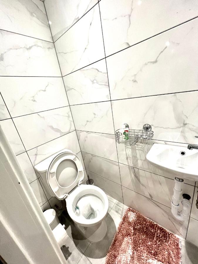 Golden Residences - Oakway Feltham 외부 사진