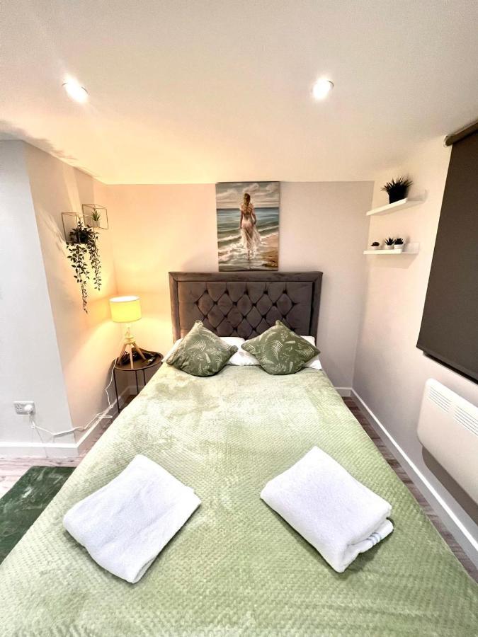 Golden Residences - Oakway Feltham 외부 사진