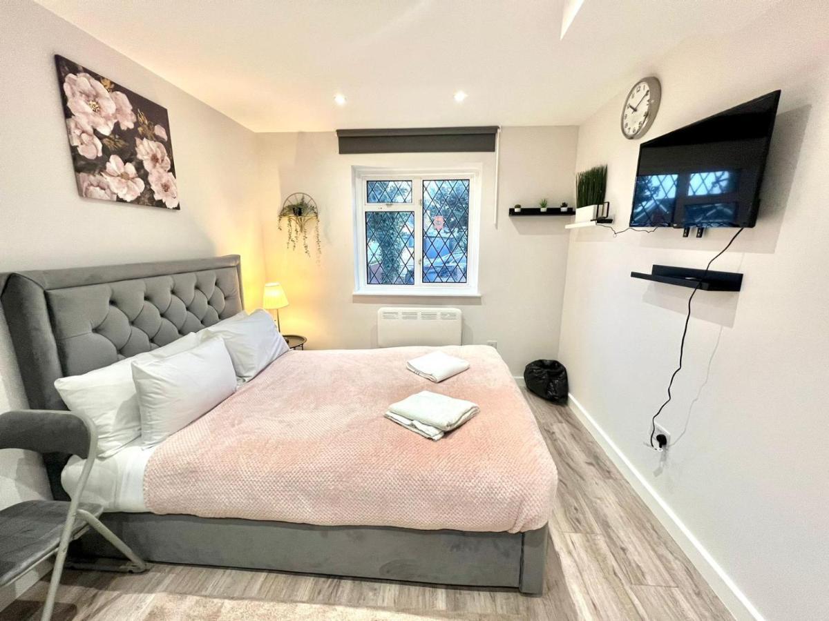 Golden Residences - Oakway Feltham 외부 사진