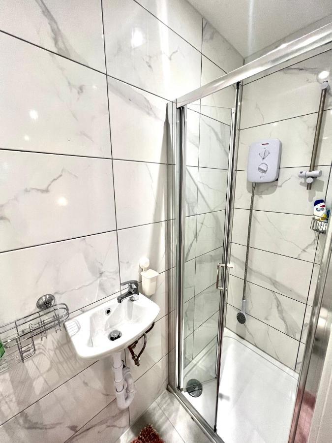Golden Residences - Oakway Feltham 외부 사진