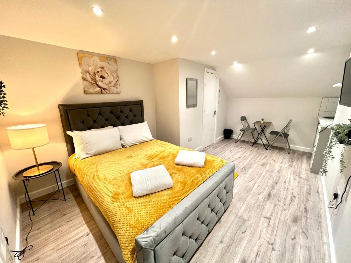 Golden Residences - Oakway Feltham 외부 사진