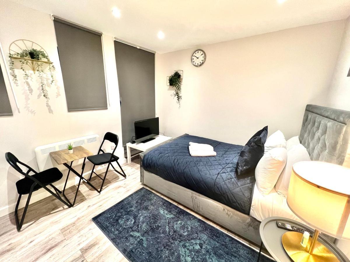 Golden Residences - Oakway Feltham 외부 사진