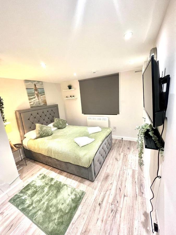 Golden Residences - Oakway Feltham 외부 사진