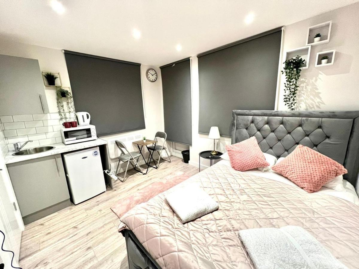 Golden Residences - Oakway Feltham 외부 사진