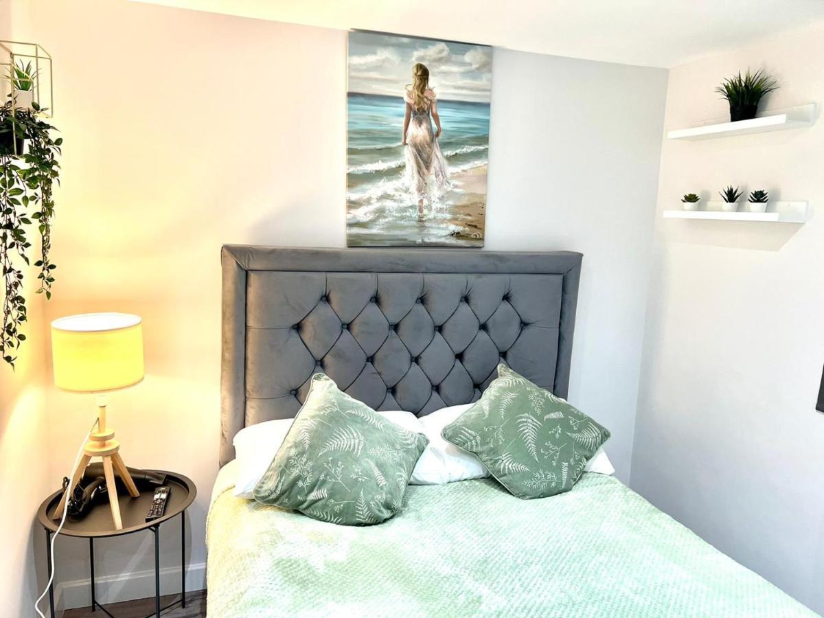 Golden Residences - Oakway Feltham 외부 사진