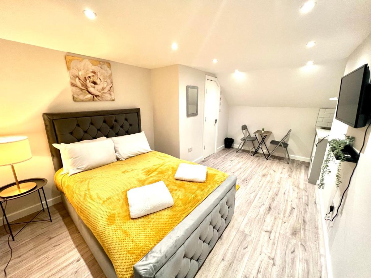 Golden Residences - Oakway Feltham 외부 사진