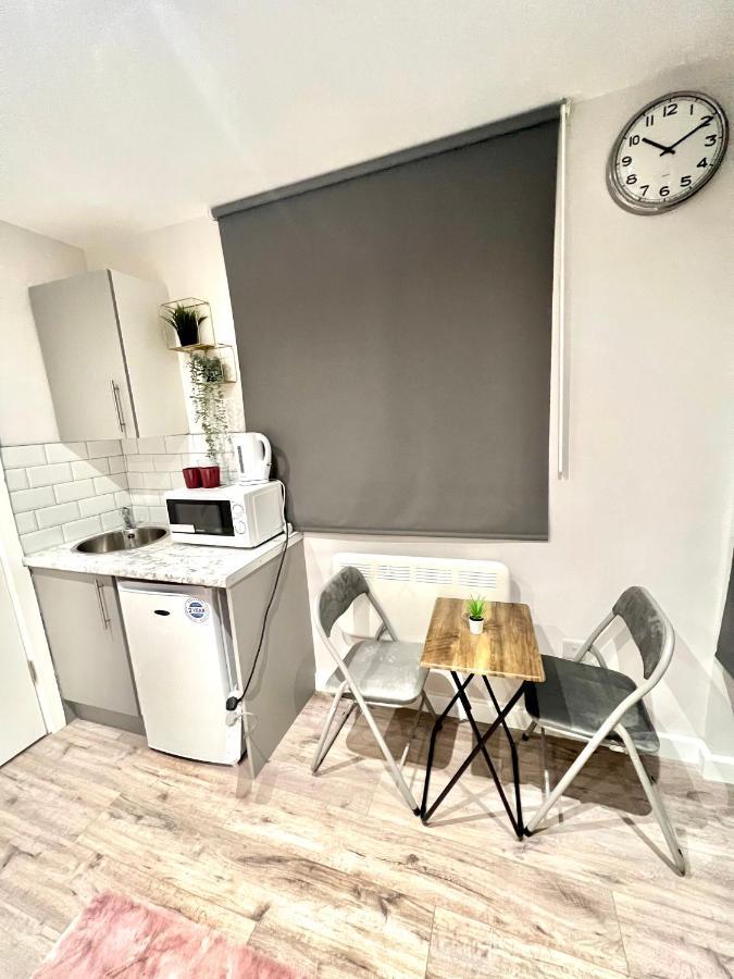 Golden Residences - Oakway Feltham 외부 사진
