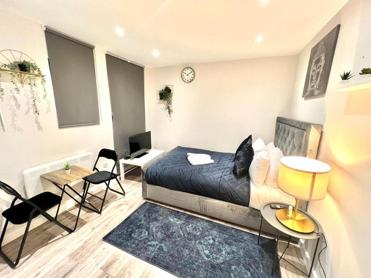 Golden Residences - Oakway Feltham 외부 사진