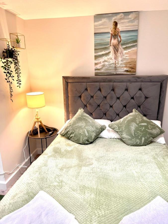 Golden Residences - Oakway Feltham 외부 사진