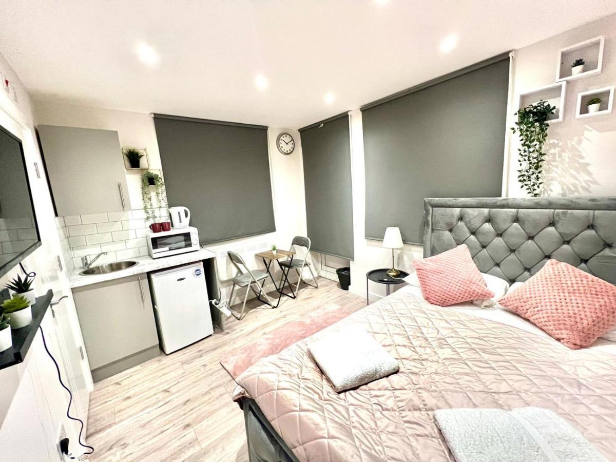 Golden Residences - Oakway Feltham 외부 사진