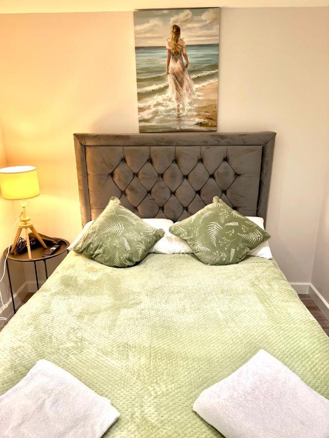 Golden Residences - Oakway Feltham 외부 사진