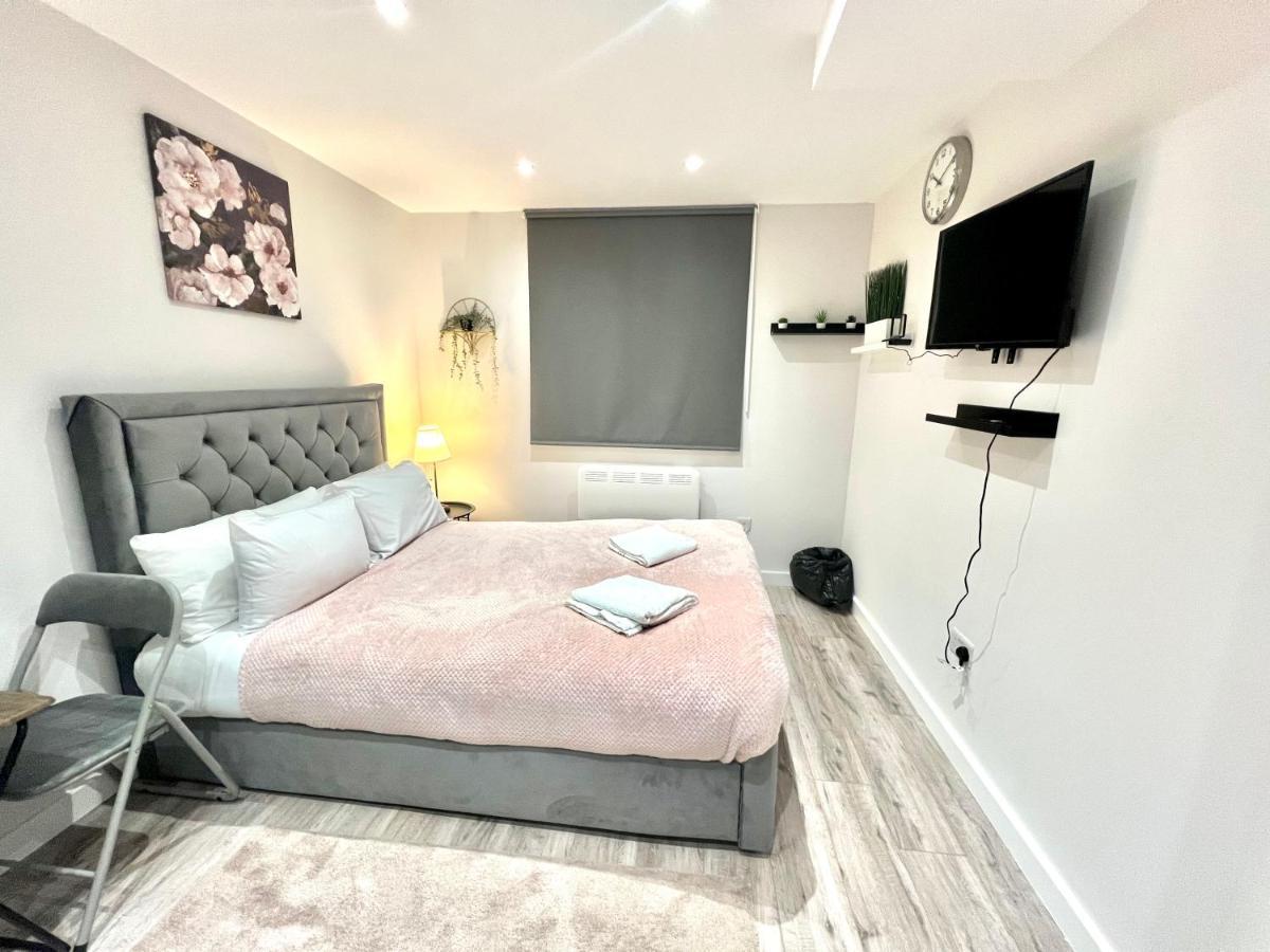 Golden Residences - Oakway Feltham 외부 사진