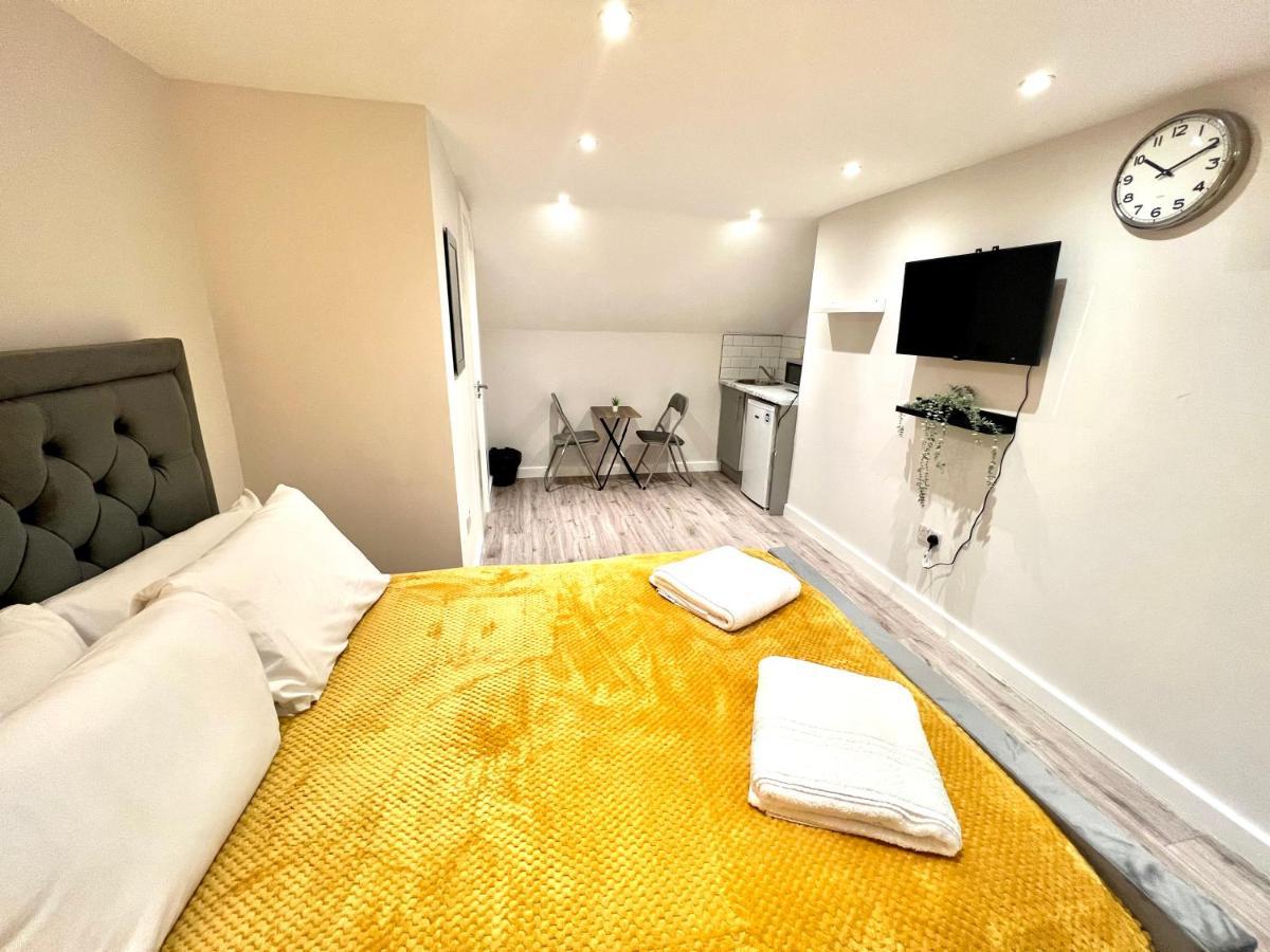 Golden Residences - Oakway Feltham 외부 사진
