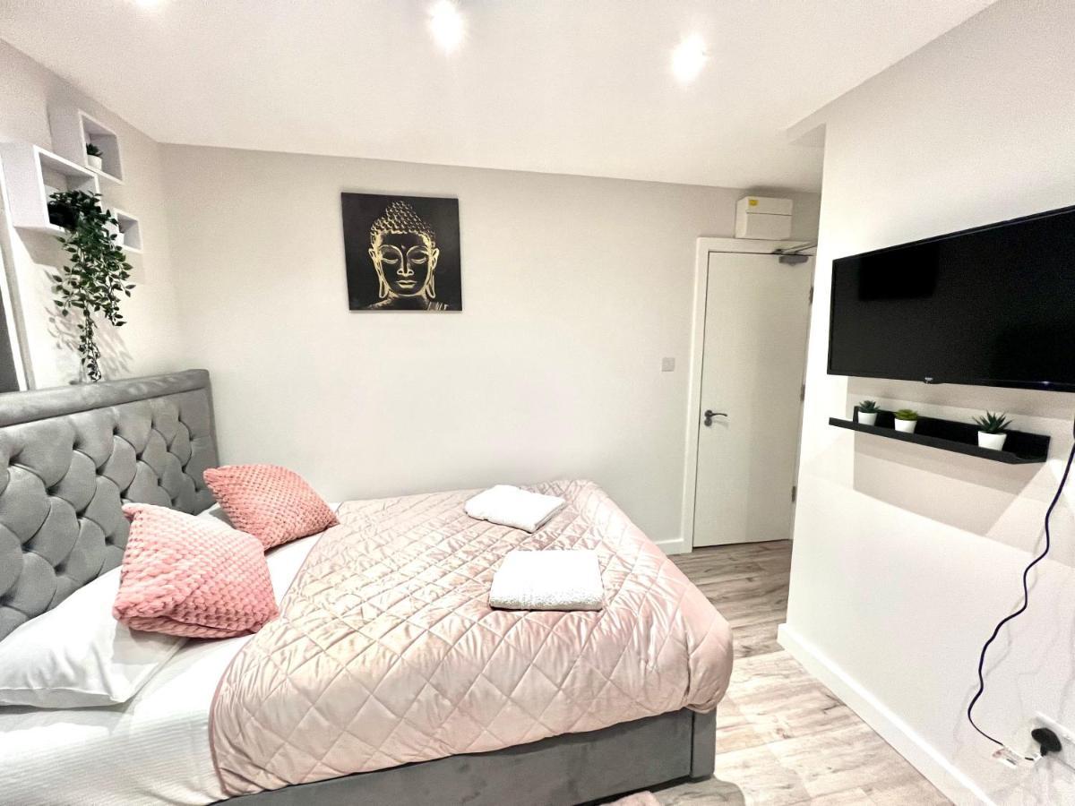 Golden Residences - Oakway Feltham 외부 사진