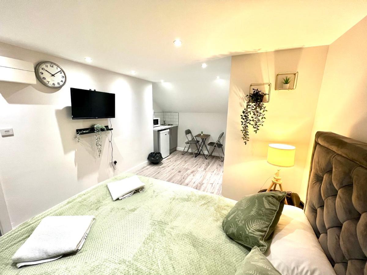 Golden Residences - Oakway Feltham 외부 사진