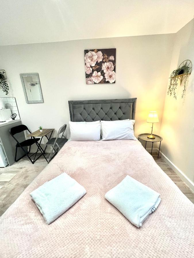 Golden Residences - Oakway Feltham 외부 사진
